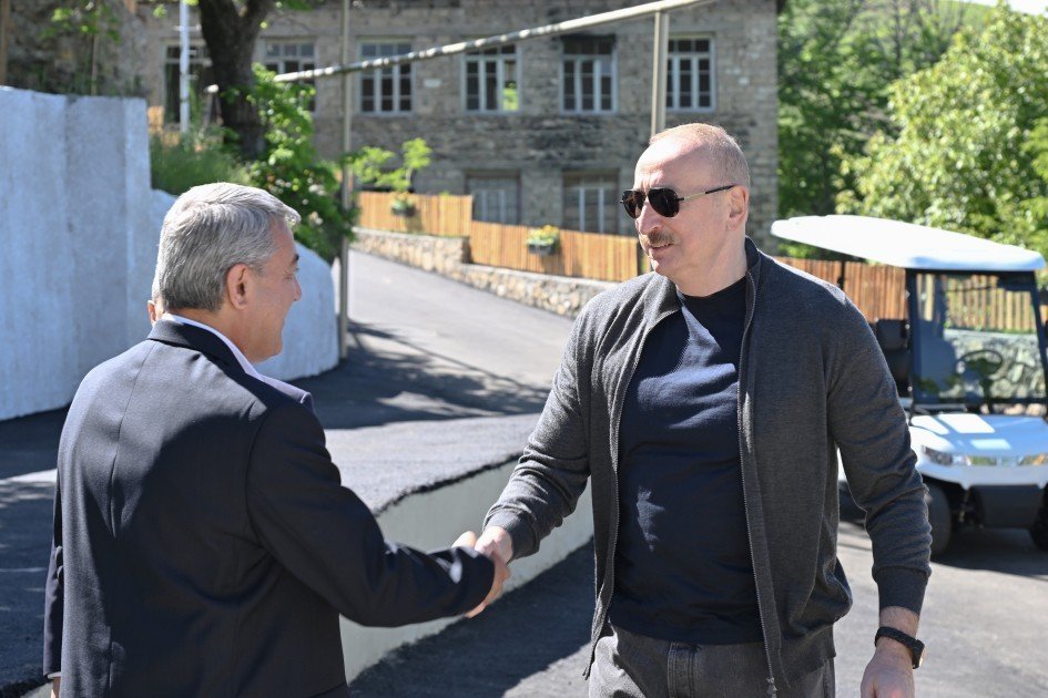 Prezident İlham Əliyev Şuşanın Böyük Qaladərəsi kəndində görülən işlərlə tanış olub, sakinlərlə görüşüb