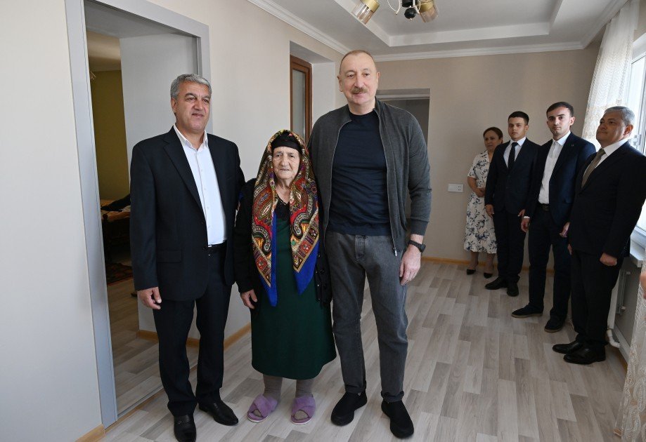 Prezident İlham Əliyev Şuşanın Böyük Qaladərəsi kəndində görülən işlərlə tanış olub, sakinlərlə görüşüb