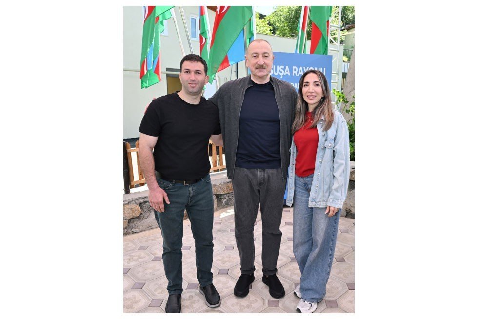 Prezident İlham Əliyev Şuşanın Böyük Qaladərəsi kəndində görülən işlərlə tanış olub, sakinlərlə görüşüb