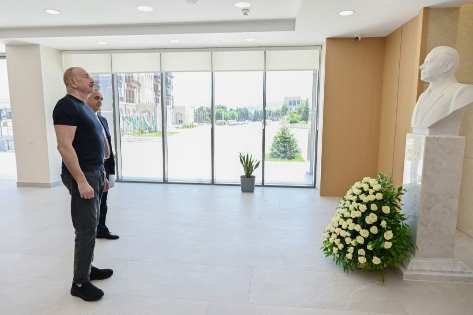 Prezident Xankəndidə əsaslı şəkildə yenidən qurulmuş Mədəniyyət Mərkəzinin açılışında iştirak edib Prezident Xankəndidə əsaslı şəkildə yenidən qurulmuş Mədəniyyət Mərkəzinin açılışında iştirak edib