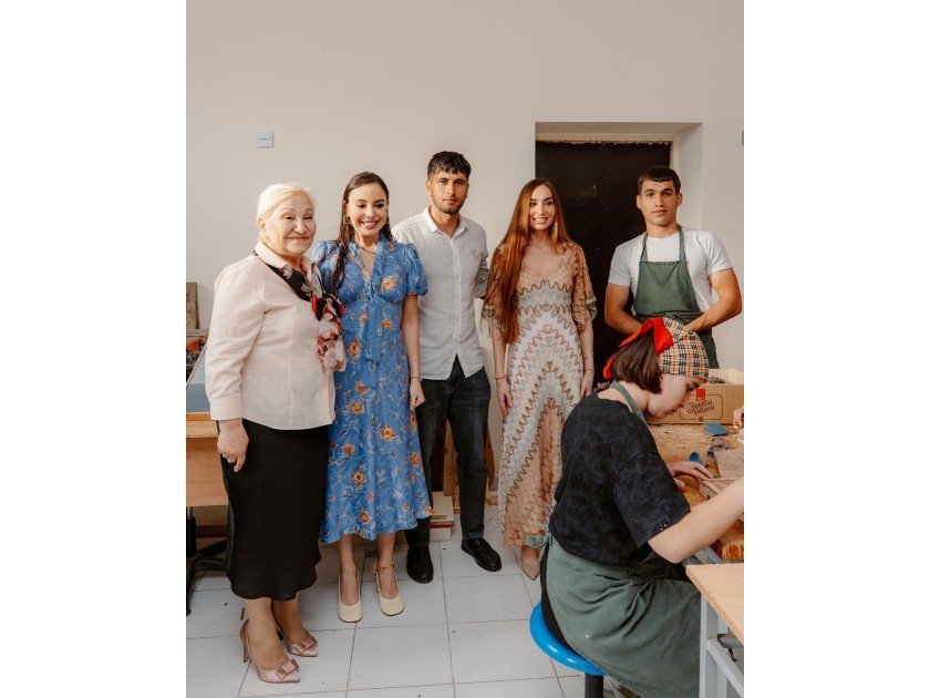 Leyla Əliyeva və Arzu Əliyeva 11 nömrəli inteqrasiya təlimli internat tipli ümumtəhsil məktəbində olublar