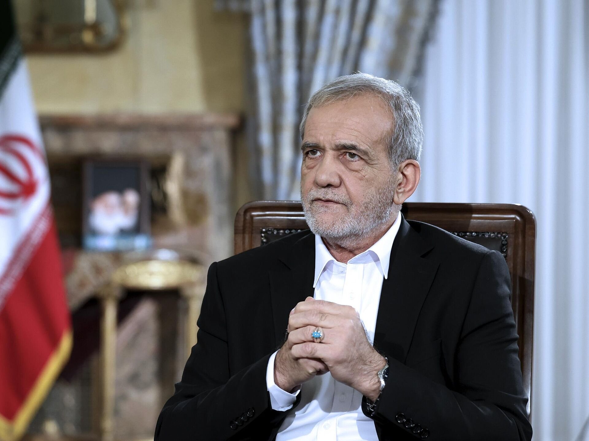 Pezeşkian: İran nə meydanı, nə də danışıqlar masasını tərk edib