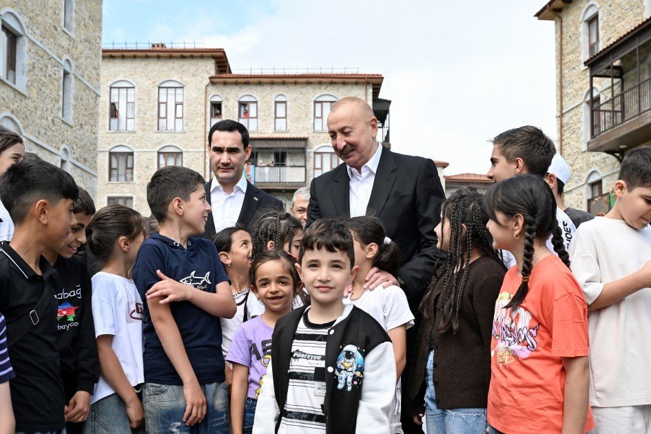 Azərbaycan və Türkmənistan prezidentləri Şuşada inşa edilmiş birinci yaşayış kompleksində olublar