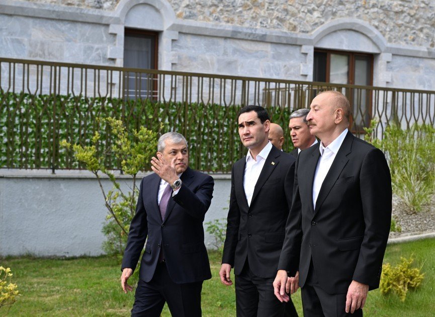 Azərbaycan və Türkmənistan prezidentləri Şuşada inşa edilmiş birinci yaşayış kompleksində olublar