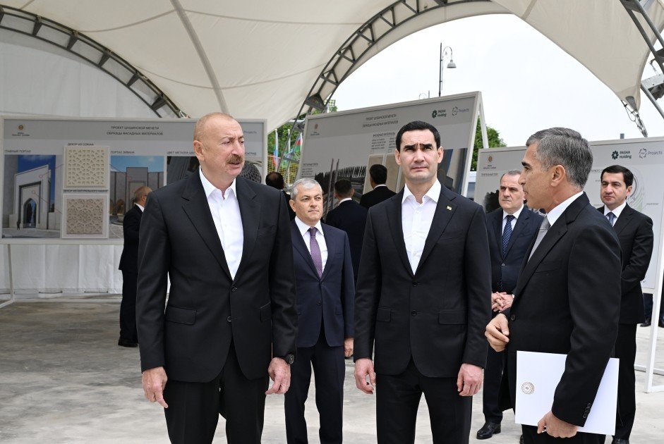 Azərbaycan və Türkmənistan prezidentləri Şuşa məscidində tikinti işlərinin gedişi ilə tanış olublar Azərbaycan və Türkmənistan prezidentləri Şuşa məscidində tikinti işlərinin gedişi ilə tanış olublar