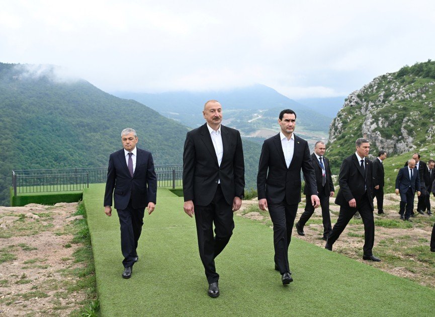 Türkmənistan Prezidentinə Qarabağ atı hədiyyə edilib
