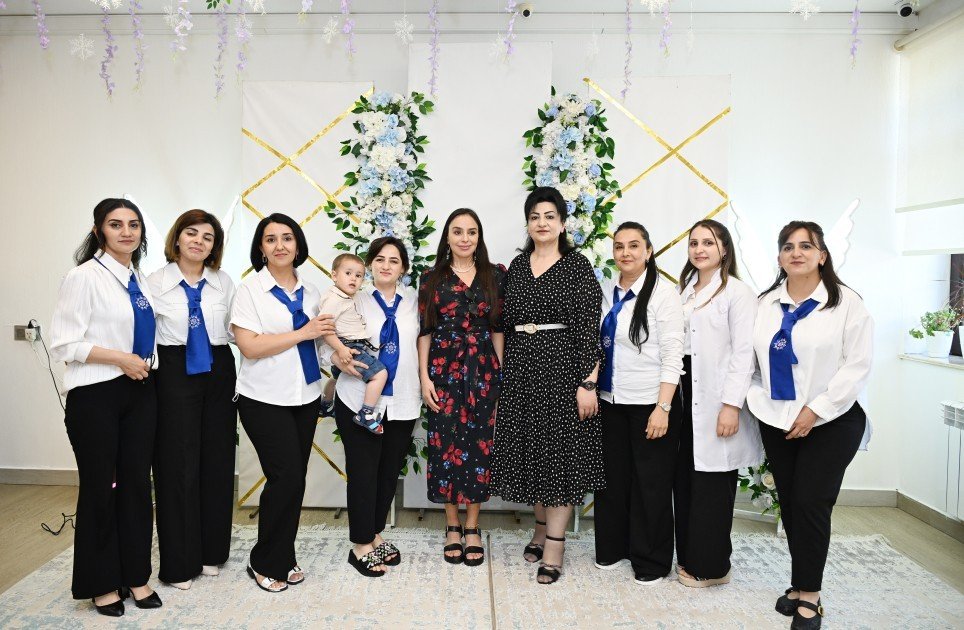 Leyla Əliyeva Şəkidə Uşaq evi sosial xidmət müəssisəsinin sakinləri ilə görüşüb Leyla Əliyeva Şəkidə Uşaq evi sosial xidmət müəssisəsinin sakinləri ilə görüşüb