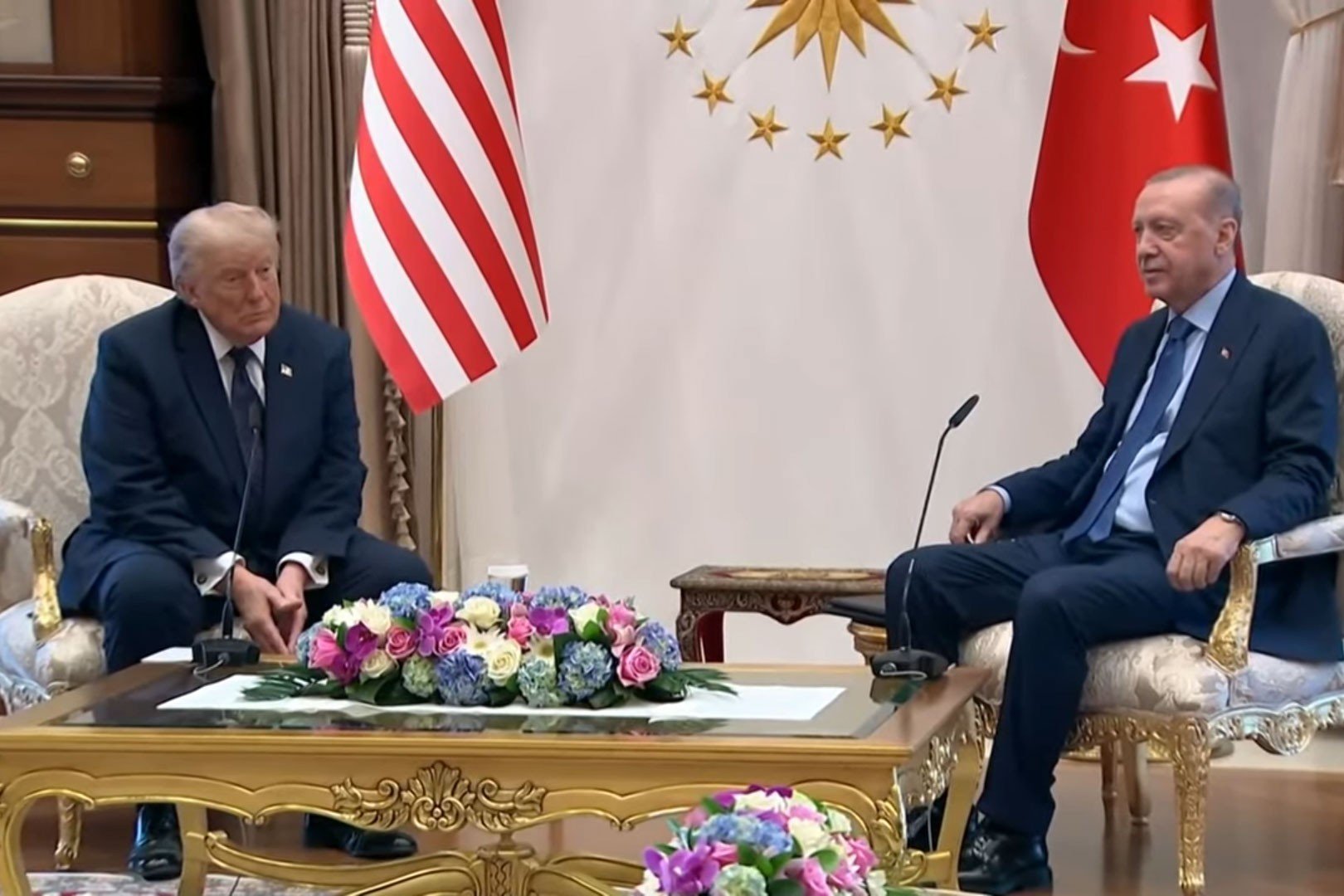 Ankarada prezident iqamətgahında Trampın rəsmi qarşılanma mərasimi olub