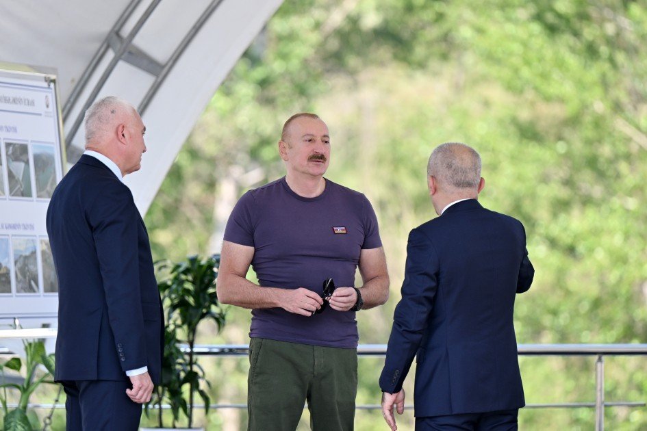 Prezident İlham Əliyev Laçında “Həkəriçay” su anbarının təməlini qoyub Prezident İlham Əliyev Laçında “Həkəriçay” su anbarının təməlini qoyub