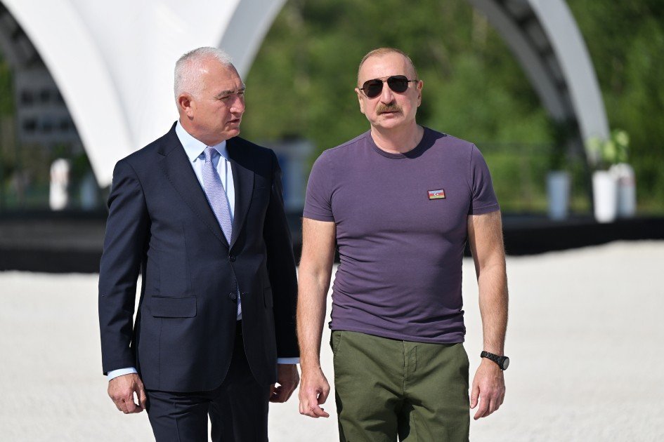 Prezident İlham Əliyev Laçında “Həkəriçay” su anbarının təməlini qoyub Prezident İlham Əliyev Laçında “Həkəriçay” su anbarının təməlini qoyub